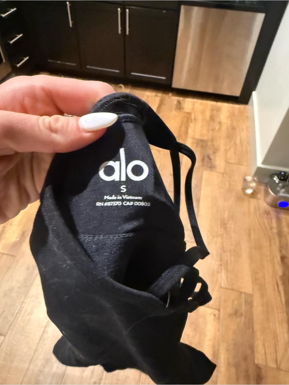 ALO Yoga suns out black short onesie - Picture 4 of 4
